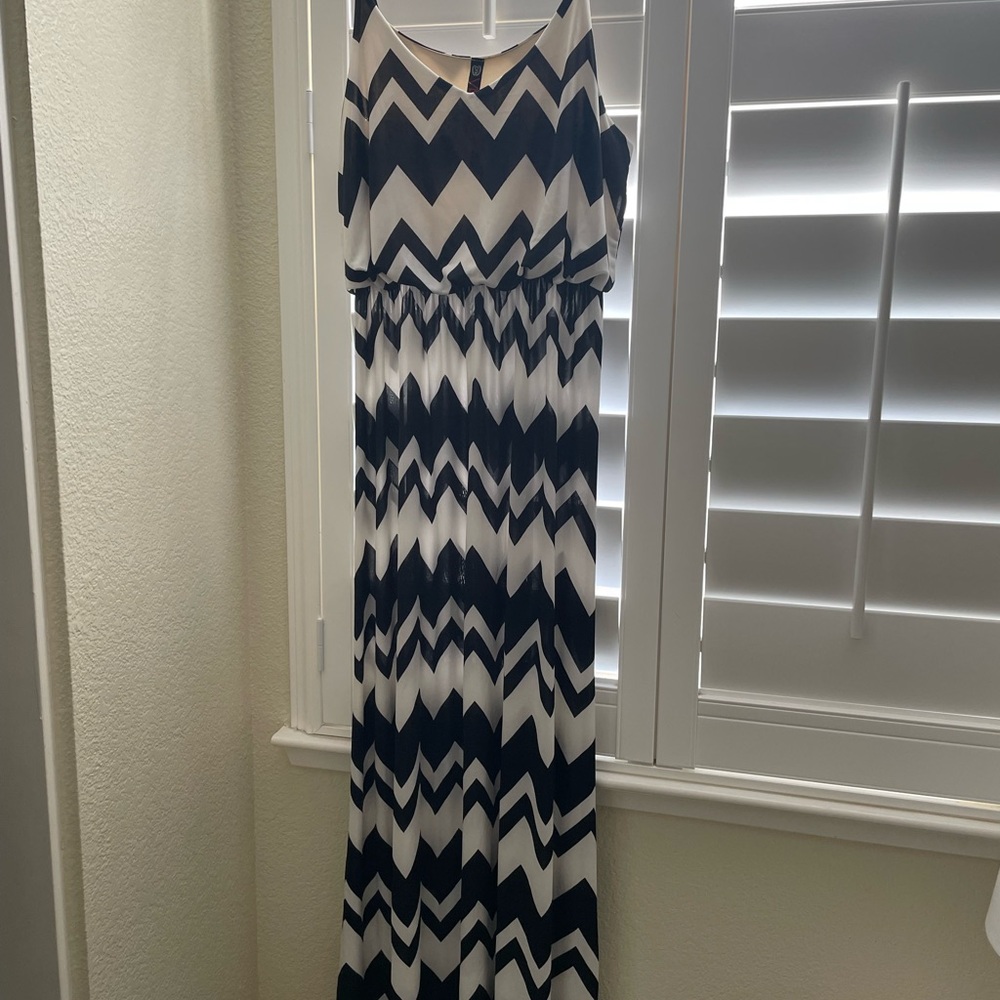 Elegant Chevron Maxi Dress in Navy and White
